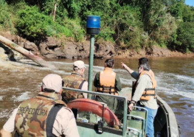 Contaminación del río Paraná: investigan fluido blanco y espumoso