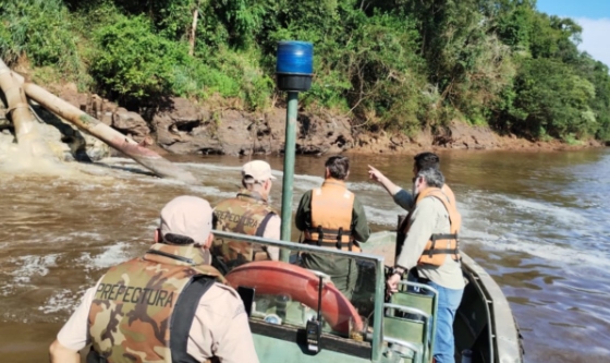 Contaminación del río Paraná: investigan fluido blanco y espumoso