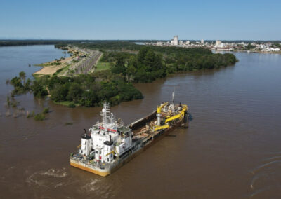 Avanza el dragado en el puerto de Concepción del Uruguay con intensa actividad portuaria