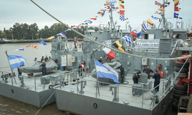 Astillero Río Santiago entrega de nuevas embarcaciones y compuerta a la Base Naval Puerto Belgrano