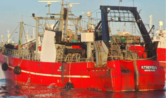 La Prefectura Naval Argentina asistió a un buque pesquero con una avería