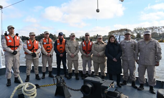 Bullrich visitó la Unidad de Inteligencia y Control Conjunto Marítimo y Fluvial de Prefectura y recorrió la rada La Plata