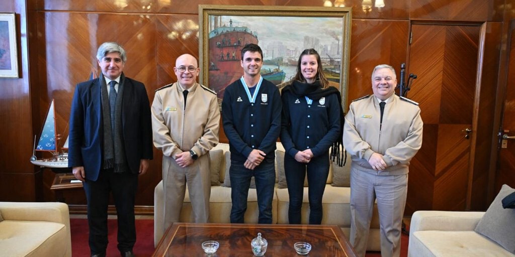 Prefectura entregó reconocimiento a medallistas olímpicos de vela en París 2024