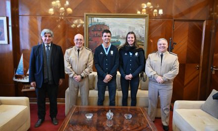 Prefectura entregó reconocimiento a medallistas olímpicos de vela en París 2024