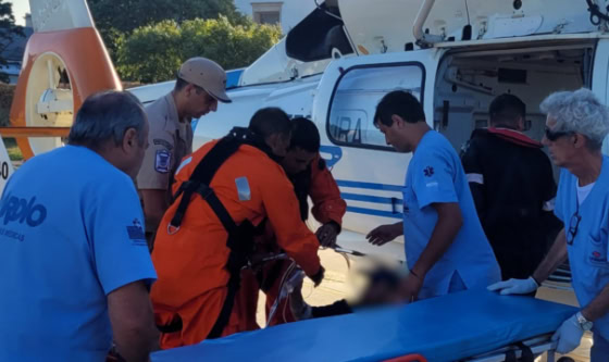 Operativo aéreo en alta mar: Prefectura rescató de urgencia a un tripulante accidentado