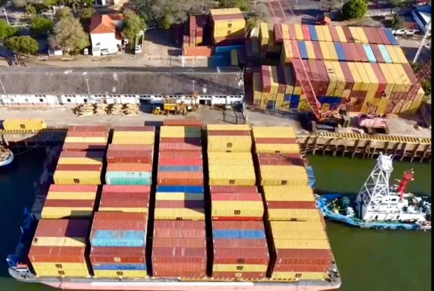 Corrientes da un salto en la Vía Navegable Troncal: operaciones simultáneas con dos convoyes
