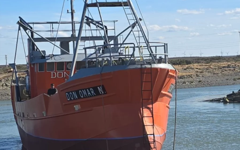 Botaron en Rawson el «Don Omar N.», el mayor barco construido en la Patagonia