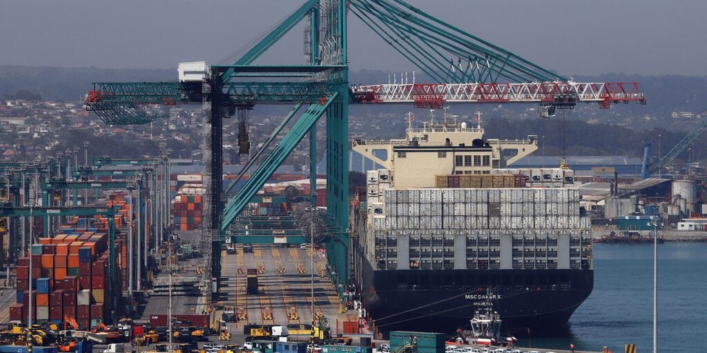 Maersk habla sobre crisis por cerezas chilenas varadas en China