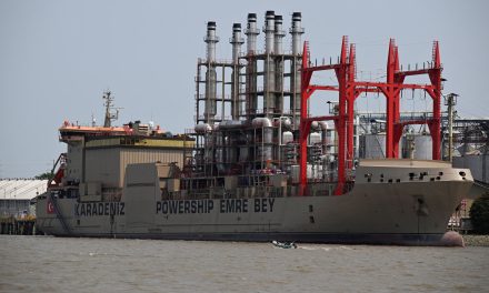 Crisis energética en Ushuaia: el gobierno analiza la llegada de barcazas generadoras previendo la alta demanda invernal
