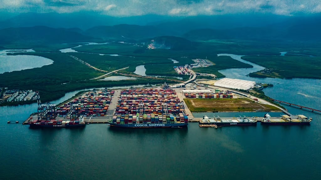 DP World y Maersk sellan acuerdo estratégico para expandir operaciones en el Puerto de Santos