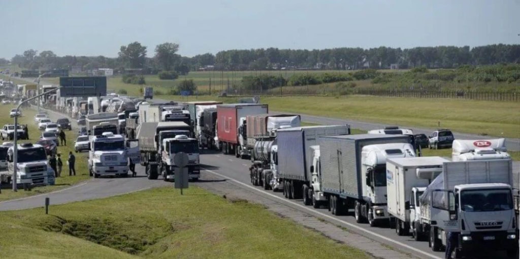 Camiones en fila y puertos a tope: la cosecha impulsa una logística al límite