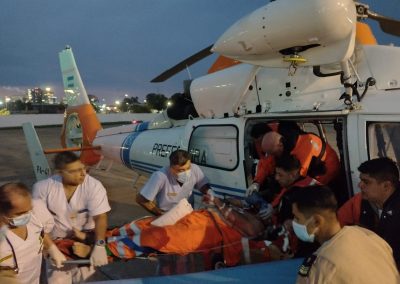 Rescate en el río: Prefectura aeroevacuó a un tripulante descompensado en un buque
