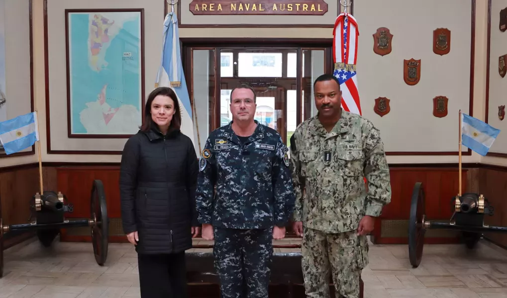 EE.UU. refuerza su presencia en el Atlántico Sur: el jefe del Comando Sur visitó la Antártida Argentina