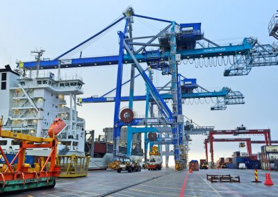 Puertos de EE.UU. advierten que aranceles del 100% a grúas chinas amenazan su desarrollo