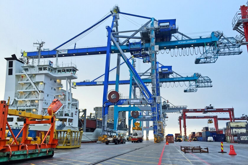 Puertos de EE.UU. advierten que aranceles del 100% a grúas chinas amenazan su desarrollo