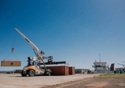 El Puerto de Posadas concreta su primera exportación completa: 120 contenedores con productos forestales