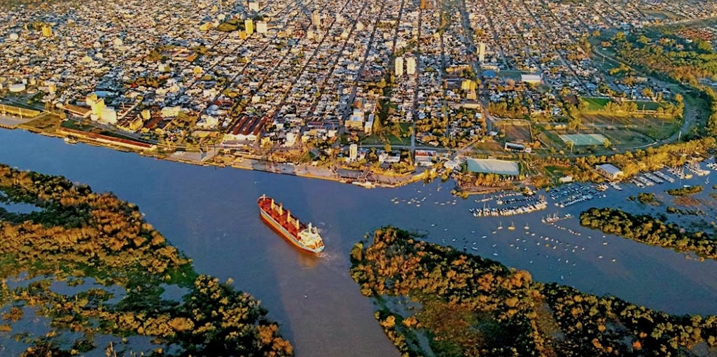 Nuevo embarque forestal desde el Puerto de Concepción del Uruguay con destino a la India