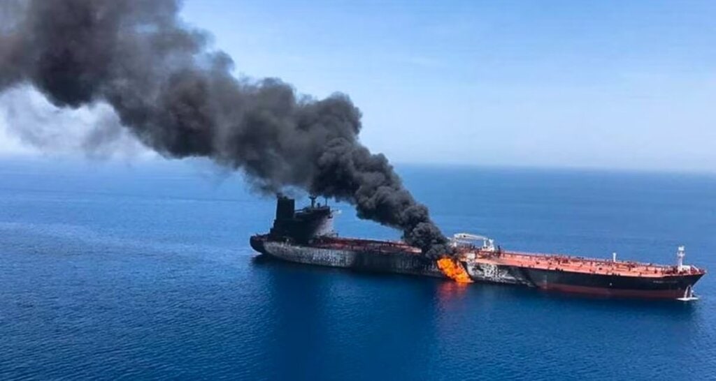 Tensión en las rutas del petróleo: crecen las advertencias a buques por el conflicto en Medio Oriente