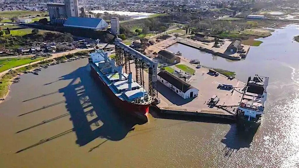 Zarpó el Yasa Tokyo: final para un encallamiento que paralizó el Puerto de San Pedro por casi un mes