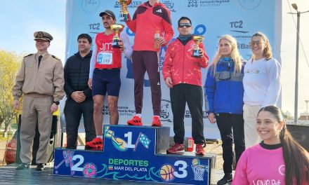 La carrera organizada por la Prefectura se desarrolló de manera exitosa y fue una fiesta para toda la familia