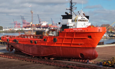 TANDANOR puso a flote el “Bremen Hunter” tras su reparación en grada