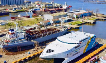 Ingresó el ferry Atlantic III a Tandanor para inspecciones técnicas en Syncrolift