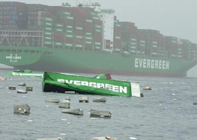 Cuando los contenedores caen al mar: los seguros como última barrera de protección en el comercio internacional