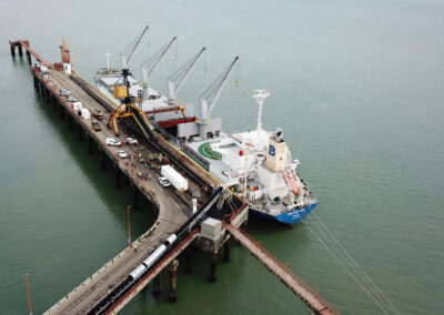 El carbón de Río Turbio vuelve a navegar: exportación histórica desde Punta Loyola rumbo a Brasil