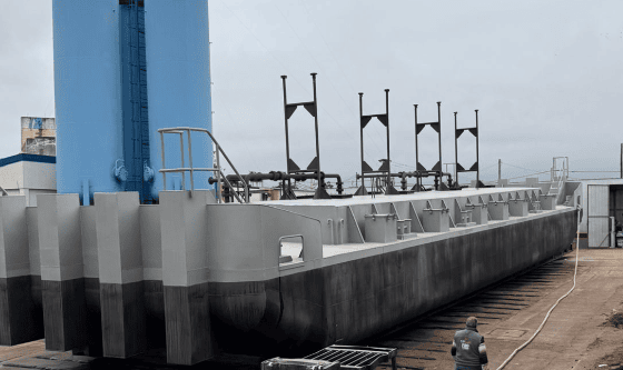 Puerto Reconquista: se botó la primera barcaza construida en el astillero Río Arriba