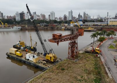Santa Fe retira su grúa centenaria para preservarla y aliviar la estructura del Dique 1