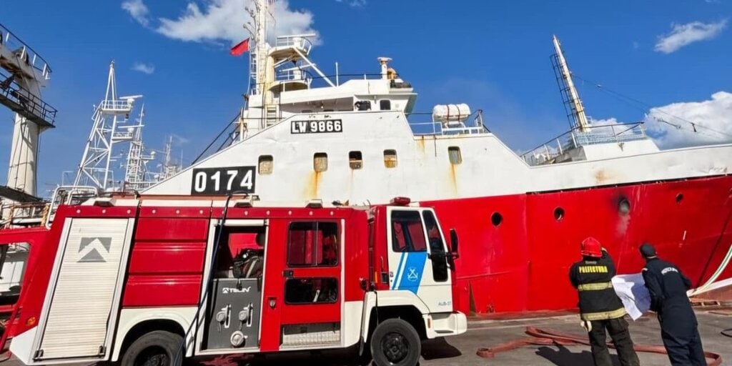 Prefectura Naval sofocó un incendio en un buque pesquero en Mar del Plata