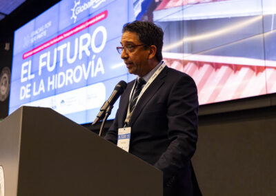 Grupo Servicios Marítimos presentó en el Seminario Internacional de Puertos su innovación para la Hidrovía: la barcaza Grisel N