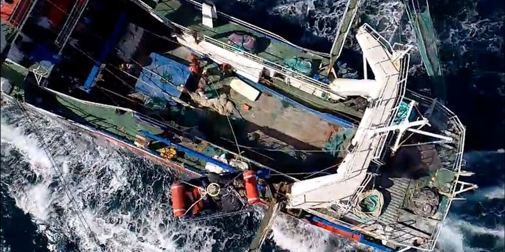 Doble rescate en alta mar: dos tripulantes evacuados de urgencia en menos de 24 horas