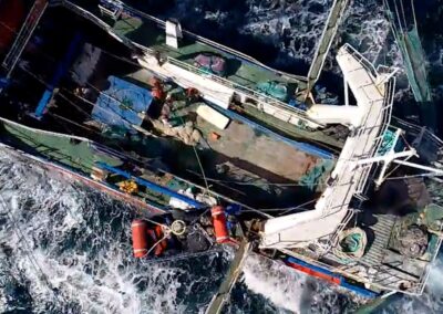 Doble rescate en alta mar: dos tripulantes evacuados de urgencia en menos de 24 horas