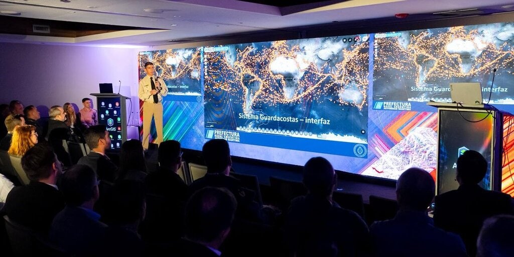 Prefectura presentó el Sistema Guardacostas en el evento internacional “GIS Uruguay 2025”