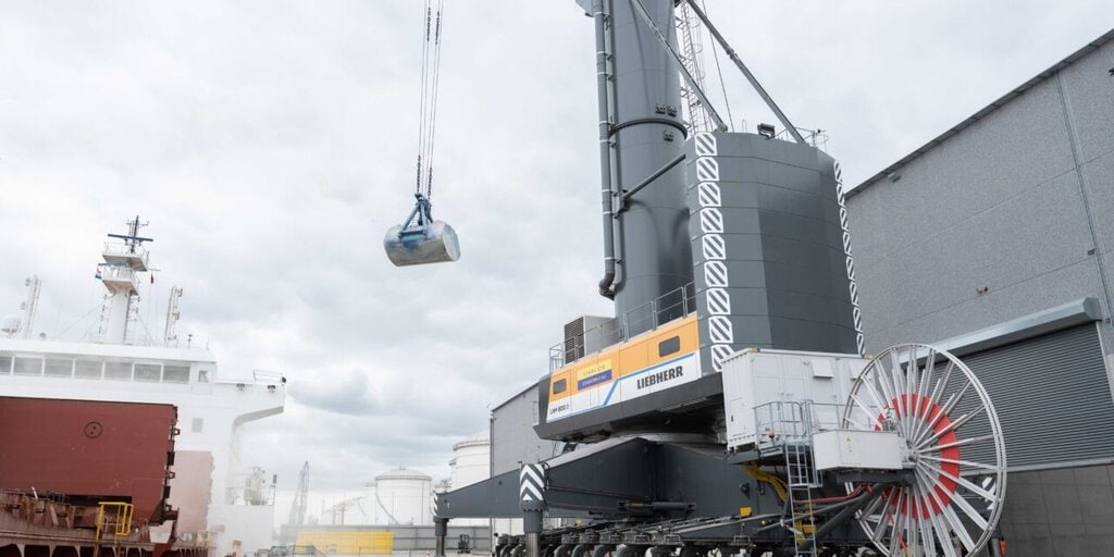Liebherr impulsa el crecimiento de las grúas portuarias eléctricas