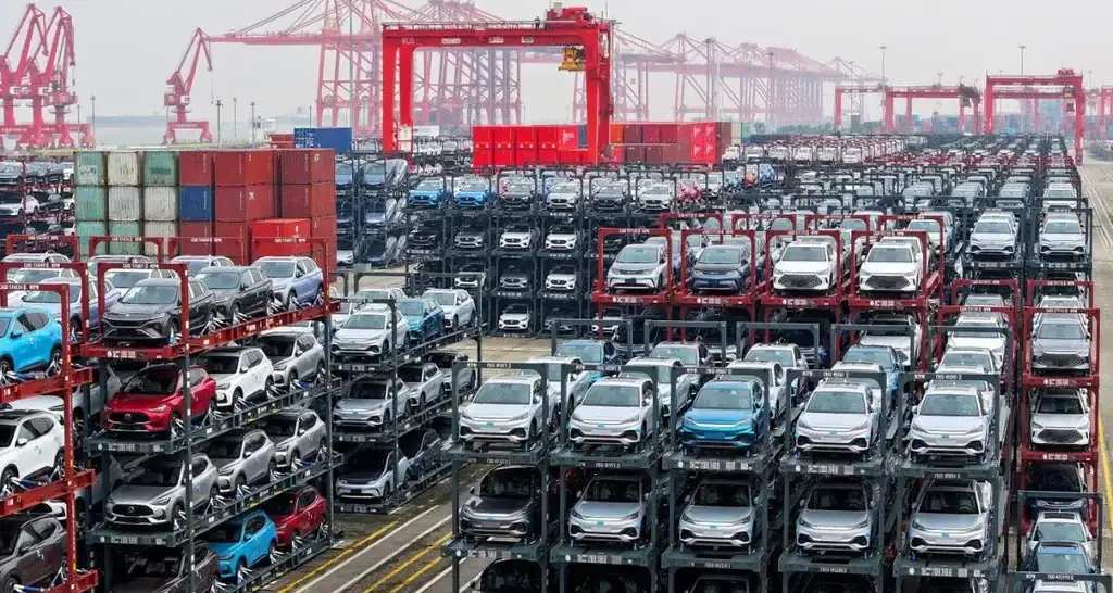 China acelera su perfil exportador: crecen 15,7% las exportaciones de automóviles y se dispara la salida de vehículos de nueva energía
