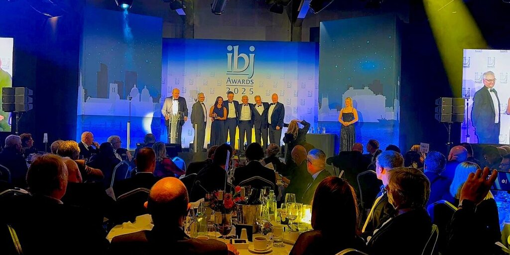 Grisel N de Grupo Servicios Marítimos gana el IBJ Award 2025 en Liverpool