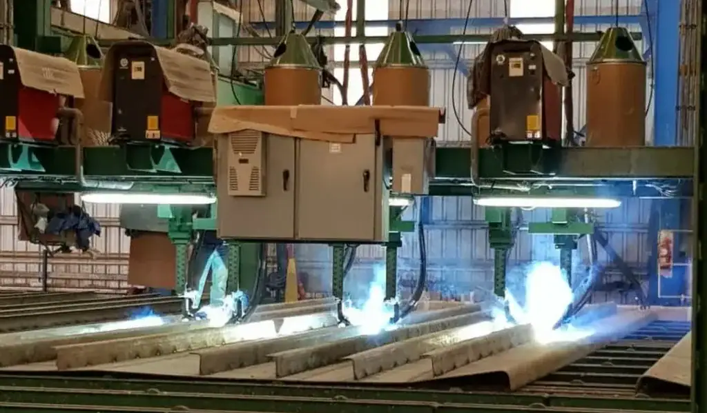Santa Fe reimpulsa la industria naval: el astillero Atria vuelve a producir en Alvear