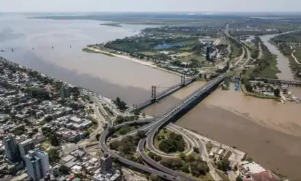 Entre Ríos y Santa Fe evalúan un transporte fluvial para unir ambas capitales y aliviar la dependencia del túnel