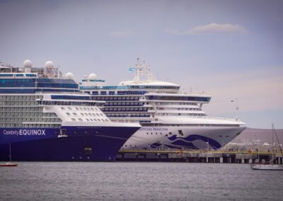 Doble escala y más de 5.000 pasajeros: Puerto Madryn consolida su rol en el circuito de cruceros patagónicos