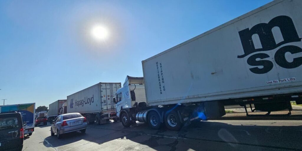 Persisten las demoras en los accesos al Puerto de Montevideo pese al fin previsto del paro en TCP