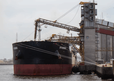 Puerto Quequén consolida su perfil exportador con un embarque de gran escala de cebada a Arabia Saudita