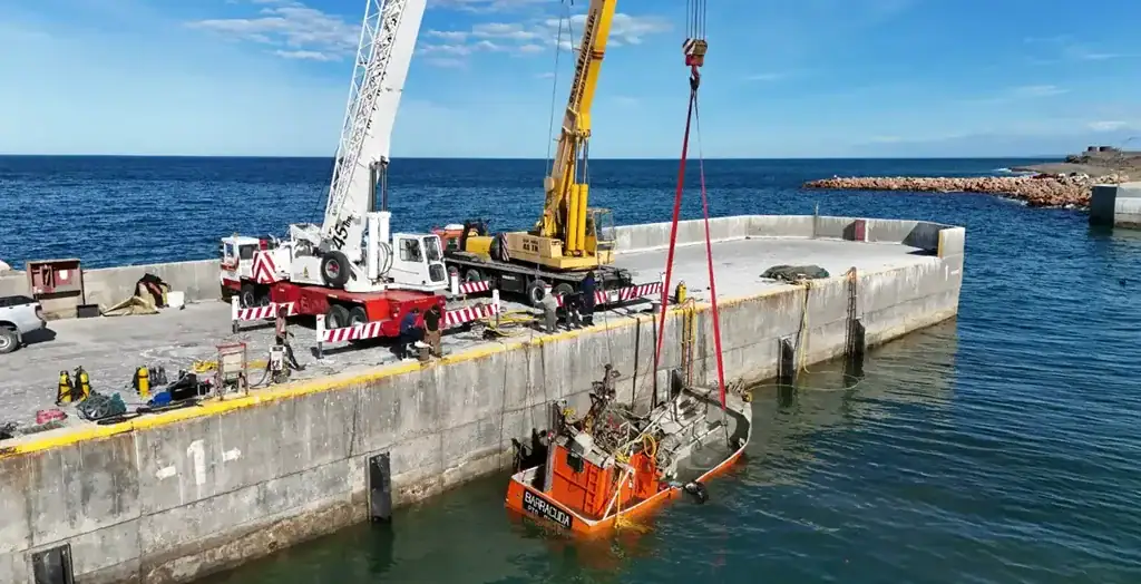 Reflotaron los pesqueros hundidos en Caleta Paula y avanza la recuperación operativa del puerto