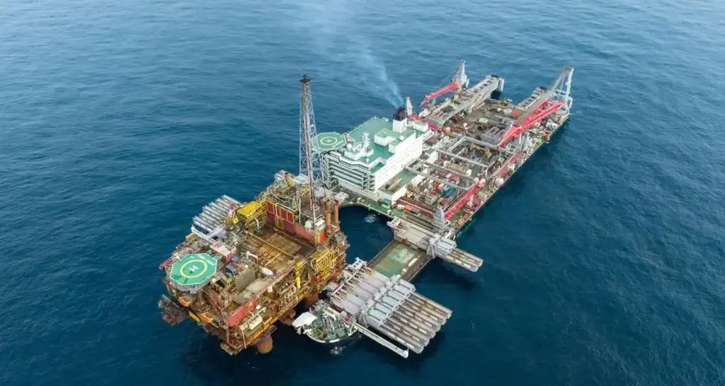 El Pioneering Spirit: el mayor buque de construcción del mundo que redefinió la ingeniería offshore