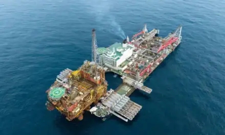 El Pioneering Spirit: el mayor buque de construcción del mundo que redefinió la ingeniería offshore