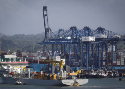 China endurece su postura y bloquea la venta de los puertos de Balboa y Cristóbal en el Canal de Panamá