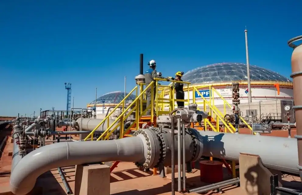 Energía salvó la caja externa: récord de superávit por USD 7.815 millones en 2025