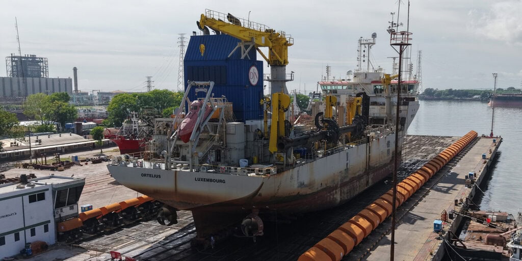 Tandanor avanza con la reparación integral de la draga Ortelius en la Grada II