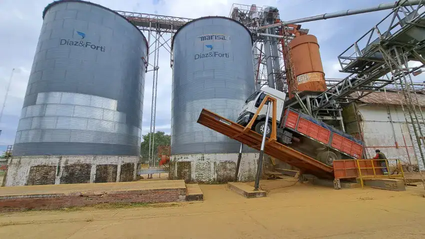 El Puerto de Barranqueras abre el ciclo logístico 2026 con una operación clave para la producción chaqueña